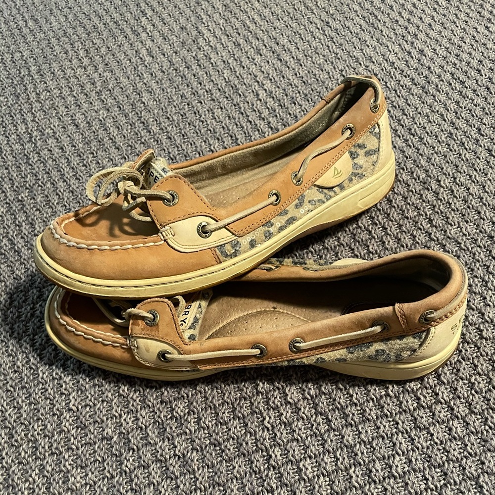 Women’s leopard Sperry shoe